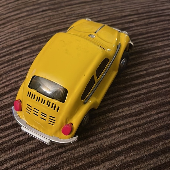 MF146 Yellow Sedan Voiture Beetle VW Bug Car Friction Retro Tin Toy w/Box - Picture 5 of 7
